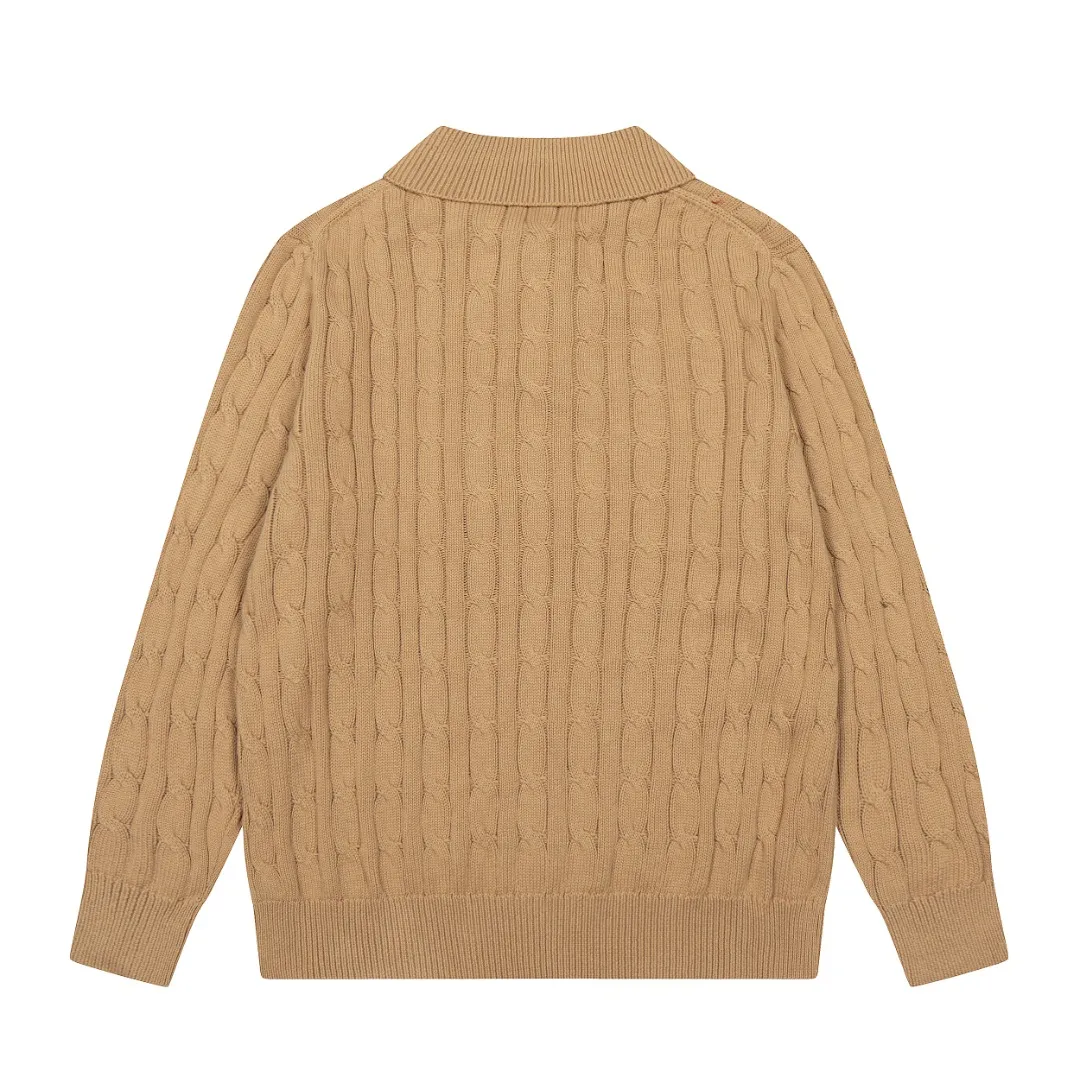 P250 Top quality" Style number: DS862# (not off the shelves all year round) [Ralph Lauren autumn and winter solid color pony embroidery logo knitted POLO lapel sweater] ✅Ralph Lauren Ralph Lauren classic basic lapel POLO same style knitted autumn and winter sweater for men and women ✅Main supplier platform live broadcast Wholesale entity Replenish when out of stock Not off the shelf ✅ZP quality 1:1 version Scan the code to enter the GF website Counter quality ✅Details and quality The only one in Guangzhou Imported high-quality cotton yarn, focusing on high-end, cost-effective, good quality needless to say ✅The version is restored to the original order, the maximum size can be worn up to 190 pounds, loose, comfortable and stress-free ✅The upper body is simple and easy to match, a must-have for men ootd, good-looking clothes are never picky, a must-have recommendation for couples' wardrobes Size: S-XL Color: Black White Gray Khaki Navy Blue White Label Navy Blue Red Label